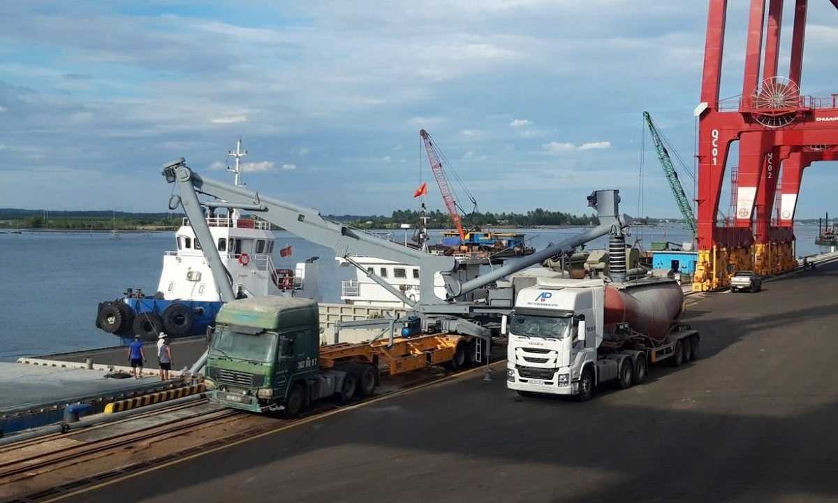 Ship unloader for cement , fly ash